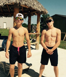Hot Guys with Hot Bods. 5b72f87de93e6.jpg