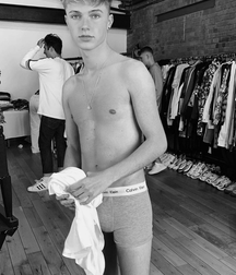 Hot Guys With Hot Bods 9 5dc8ffec1af42.jpg