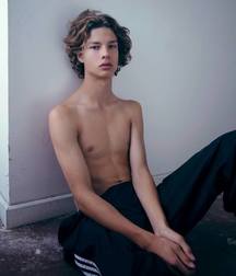 Shirtless 5aa04c0745a5b.jpg