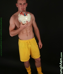 Tom S. (Yellow) 5ab7855da0798.jpg