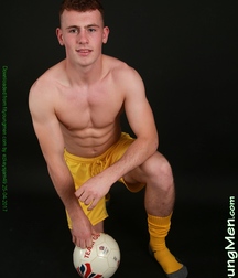 Tom S. (Yellow) 5ab78590cb80e.jpg