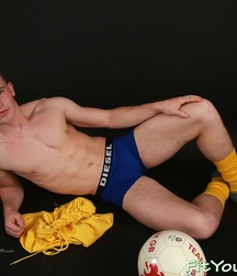 Tom S. (Yellow) 5ab785b3857a6.jpg