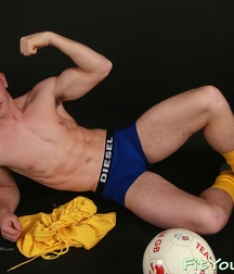 Tom S. (Yellow) 5ab785bab9976.jpg