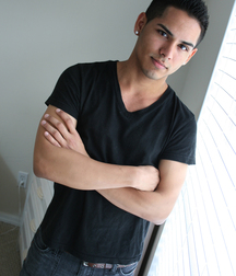 Damian sexy eyes 5ac31361ca0ae.jpg