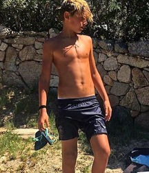 shirtless 5aaa9ab202775.png