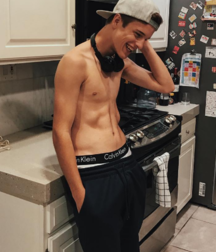 Skinny Twinks 2 :) 5abacbd66a4ab.png