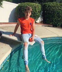 Froy Gutierrez  5b0d301891d3d.jpg