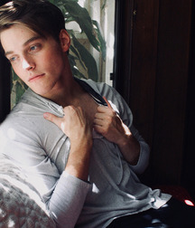 Froy Gutierrez  5b0d3027d7b77.jpg