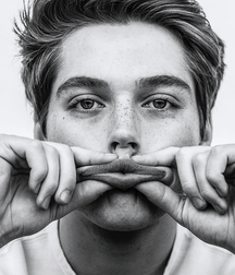 Froy Gutierrez  5b0d302ef0e88.png