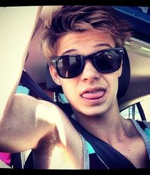 Colin Ford 5b2dc62a56bb5.jpg