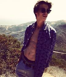 Colin Ford 5b2dc6306460a.jpg