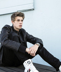 Colin Ford 5b2dc63a3071a.jpg