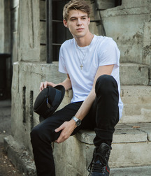Colin Ford 5b2dc63fc86b5.jpg