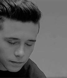 Brooklyn Beckham 5b4430bfbb917.gif