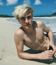 Skinny Twinks 46 :) 5b4d1e6229c11.png