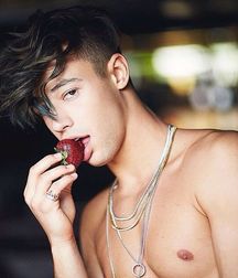 Cameron Dallas 5b5eba0dc4b94.jpg