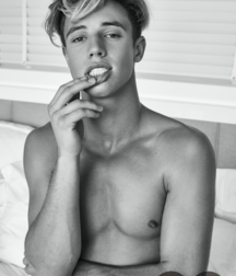 Cameron Dallas 5b5eba1f8a6c3.png