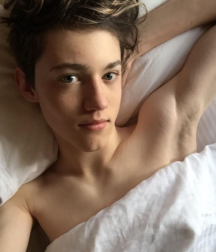 Skinny Twinks 58 :) 5b74b2921e2ba.png