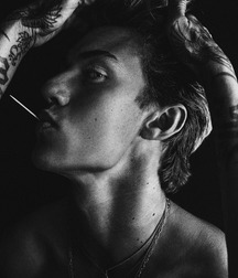 Lucky Blue Smith 5bb6a7440a5e3.jpg