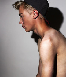 Lucky Blue Smith 5bb6a75293973.jpg
