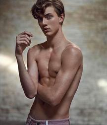 Lucky Blue Smith 5bb6a75d5a0ab.jpg