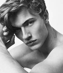 Lucky Blue Smith 5bb6a777e763e.jpg