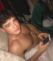yngbois want daddies131 5ad725660f10a.jpg