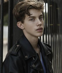 cute boys 5ad5d920db09e.jpg