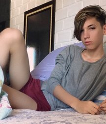 cute boys 5ad5d93ba3804.jpg