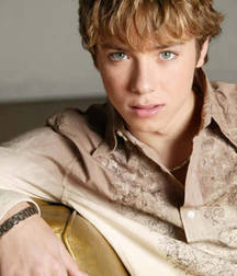cute boys 5ad5dae51e762.jpg