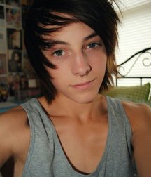 cute boys 5ad5db2b26bb6.jpg