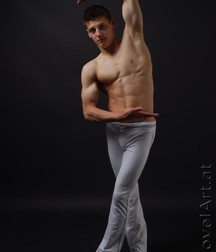 hot sporty teen 5b7056cf09a90.jpg