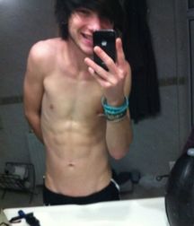 Gay boys,you are so beautiful. 5b6f52171147d.jpg