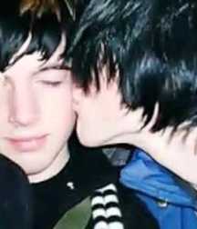 Emo boys Just beautiful 2 5b711fe6eafef.jpg
