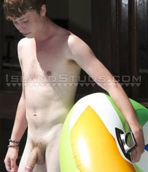 Boy x 100 for rating x 100 5b73f2ce48c98.jpg