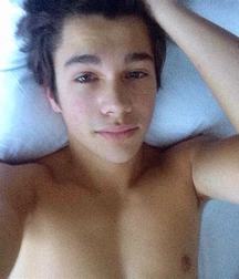 In bed 5bb0b66a32c41.jpg
