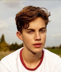 Cute boys  5bd79c450f4bc.jpg