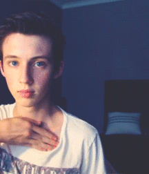 Troye Sivan 5c487bf294b6b.gif