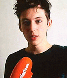 Troye Sivan 5c487d49b3720.gif