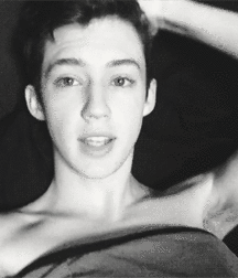 Troye Sivan 5c487d697d3ee.gif