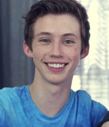 Troye Sivan 5c487daed6c01.gif