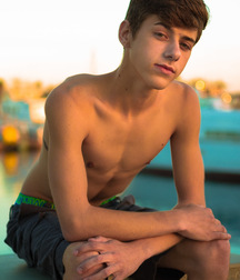 Joey 5da84cd99cbc8.jpg