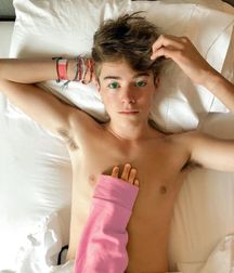 Cute boys mix 5e013d70b8ba9.jpg