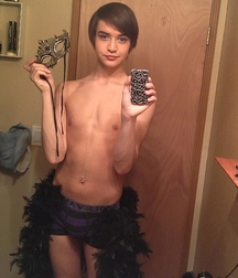 Skinny shirtless teen boys 5ee280b50af53.jpg