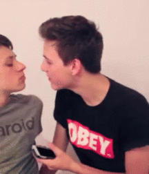 Beauty, humor, tenderness, love, kisses ... 5f508cfef0e88.gif