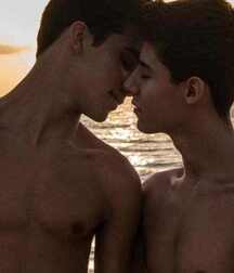 Boys hugs gay tube 2 5fa9c47251644.jpg