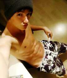Sexy boys 61ae47648bf3b.jpg