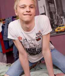 Cute twinks and hot gifs tube boys 61ed6cded9318.jpg