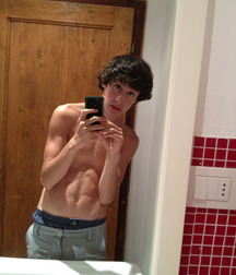 Selfies 19