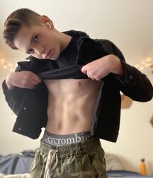 Riley Finch Gay Porn Star 618e57a57cfaf.jpg